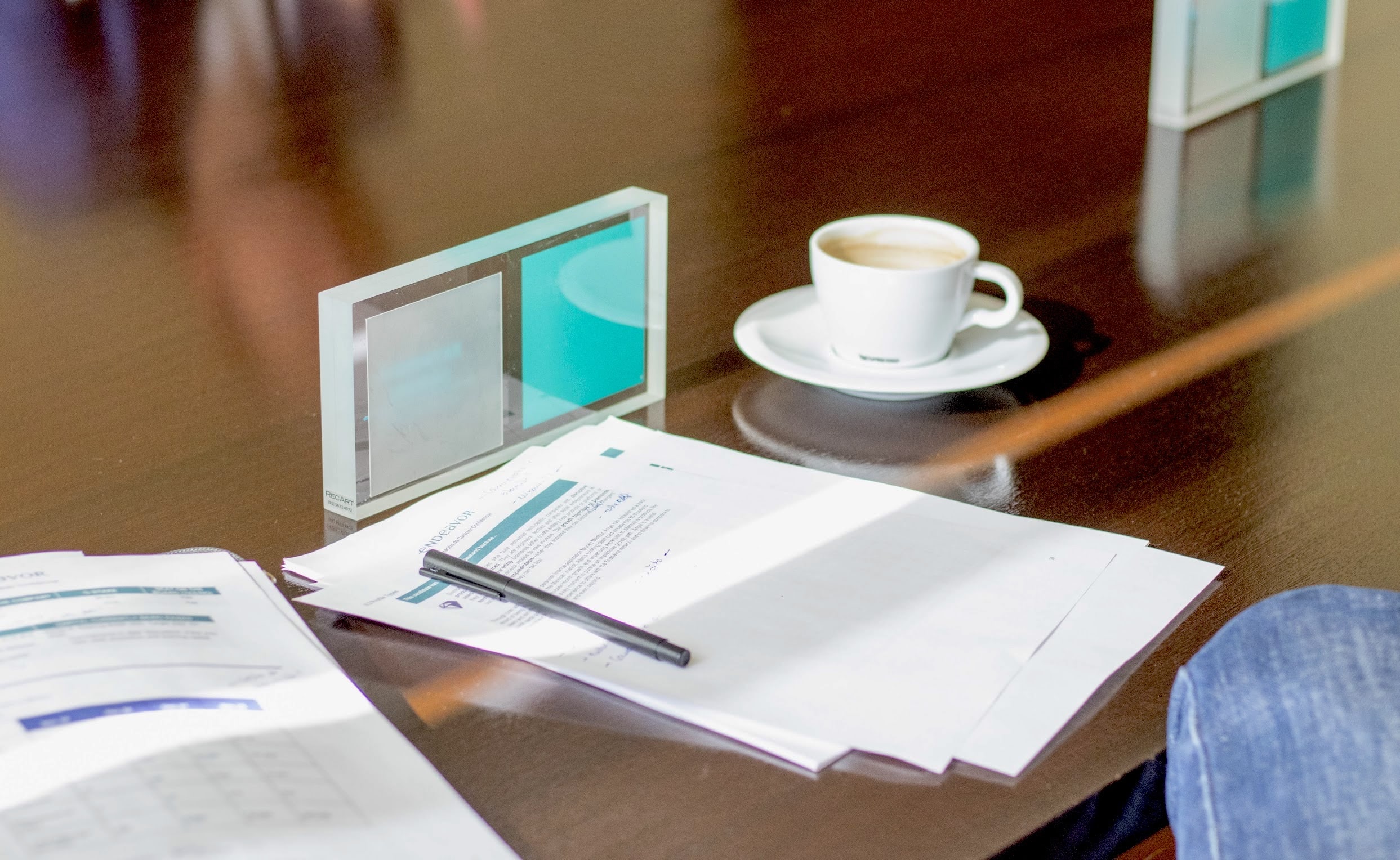 Documentos en un escritorio aplicación Emprendedor Endeavor